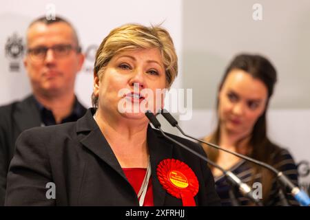 Londra, Regno Unito. 05 GIUGNO 2024. Come Emily Thornberry, deputato laburista per Islington South e Finsbury è stata nuovamente rieletta con il 53,7% dei voti alle elezioni generali del Regno Unito del 2024. Credito Milo Chandler/Alamy Live News Foto Stock