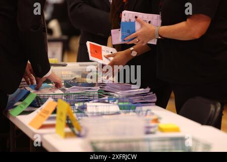 Blyth, Regno Unito - il risultato delle elezioni di Hexham dichiara Joe Morris come deputato laburista - il primo deputato laburista nel collegio elettorale per 100 anni. Credito fotografico Jill o'Donnell/Alamy Live News Credit: Jill ODonnell/Alamy Live News Foto Stock