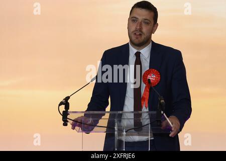 Blyth, Regno Unito - il risultato delle elezioni di Hexham dichiara Joe Morris come deputato laburista - il primo deputato laburista nel collegio elettorale per 100 anni. Credito fotografico Jill o'Donnell/Alamy Live News Credit: Jill ODonnell/Alamy Live News Foto Stock