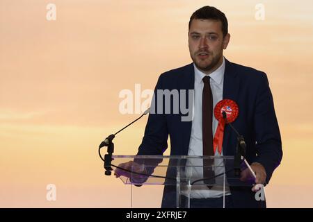 Blyth, Regno Unito - il risultato delle elezioni di Hexham dichiara Joe Morris come deputato laburista - il primo deputato laburista nel collegio elettorale per 100 anni. Credito fotografico Jill o'Donnell/Alamy Live News Credit: Jill ODonnell/Alamy Live News Foto Stock