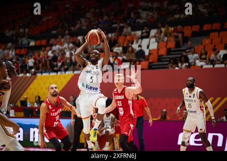 Valencia, Spagna. 4 luglio 2024. Childe Dundao, squadra angolana, visto in azione durante la partita tra Angola e Libano a Pabellon Fuente de San Luis. Punteggio finale; Angola 70 : 74 Libano. Credito: SOPA Images Limited/Alamy Live News Foto Stock