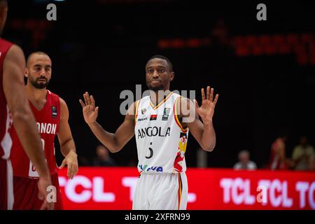 Valencia, Spagna. 4 luglio 2024. Childe Dundao, squadra angolana, visto in azione durante la partita tra Angola e Libano a Pabellon Fuente de San Luis. Punteggio finale; Angola 70 : 74 Libano. Credito: SOPA Images Limited/Alamy Live News Foto Stock