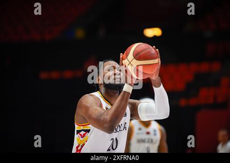 Valencia, Spagna. 4 luglio 2024. Bruno Fernando, squadra angolana, visto in azione durante la partita tra Angola e Libano a Pabellon Fuente de San Luis. Punteggio finale; Angola 70 : 74 Libano. Credito: SOPA Images Limited/Alamy Live News Foto Stock