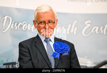 Martin Vickers, candidato conservatore per il collegio di Brigg and Immingham County, vince durante le elezioni generali Count for the Great Grimsby and Cleethorpes Borough e Brigg and Immingham County, tenutesi a Grimsby Town Hall, Grimsby, Regno Unito. 4 luglio 2024. Foto di Jon Corken/Alamy Live News Foto Stock