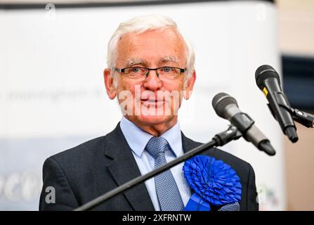 Martin Vickers, candidato conservatore per il collegio di Brigg and Immingham County, vince durante le elezioni generali Count for the Great Grimsby and Cleethorpes Borough e Brigg and Immingham County, tenutesi a Grimsby Town Hall, Grimsby, Regno Unito. 4 luglio 2024. Foto di Jon Corken/Alamy Live News Foto Stock