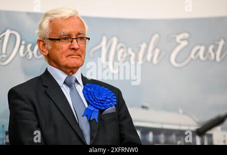 Martin Vickers, candidato conservatore per il collegio di Brigg and Immingham County, vince durante le elezioni generali Count for the Great Grimsby and Cleethorpes Borough e Brigg and Immingham County, tenutesi a Grimsby Town Hall, Grimsby, Regno Unito. 4 luglio 2024. Foto di Jon Corken/Alamy Live News Foto Stock