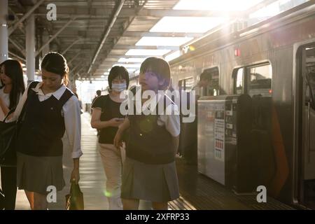 Tokyo, Giappone. 3 luglio 2024. I pendolari prendono un treno della metropolitana. (Foto di Stanislav Kogiku/SOPA Images/Sipa USA) credito: SIPA USA/Alamy Live News Foto Stock