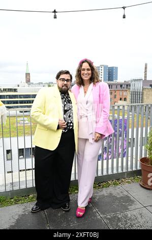 Steven Preisner und Saskia Grimm beim Mates Date Influencer Event auf der Berlin Fashion Week S/S 2025 im Atelier Rooftop. Berlino, 02.07.2024 Foto Stock