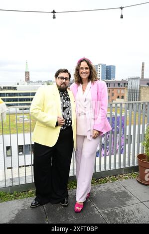 Steven Preisner und Saskia Grimm beim Mates Date Influencer Event auf der Berlin Fashion Week S/S 2025 im Atelier Rooftop. Berlino, 02.07.2024 Foto Stock