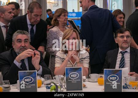 Pilar Alegría (C), ministro dell'istruzione, della formazione professionale e dello sport e portavoce del governo spagnolo, visto durante una colazione informativa a Madrid. Questa mattina si è svolta al Mandarin Oriental Ritz Hotel di Madrid la presentazione della squadra spagnola paralimpica per i Giochi di Parigi 2024. Ha partecipato Miguel Carballeda, presidente del Comitato Paralimpico spagnolo e presidente di ONCE, Teresa Perales. Atleta con 27 medaglie paralimpiche e Princess of Asturias Sports Award 2021 e Pilar Alegría, ministro dell'istruzione, della formazione professionale e dello sport e portavoce del Th Foto Stock