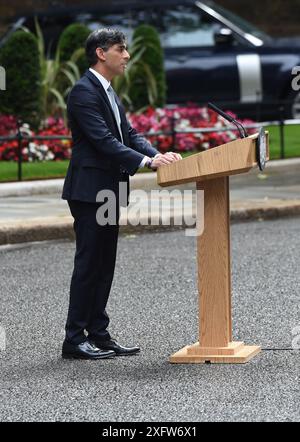 Londra, Regno Unito. 5 luglio 2024. Downing Street Londra 5 luglio 2024. Rishi Sunak fa un discorso prima di lasciare il No10 per visitare il re per le sue dimissioni da primo ministro credito: MARTIN DALTON/Alamy Live News Foto Stock