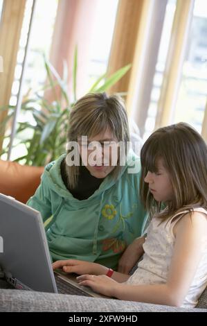 40 anni madre e 9 anni figlia. Gipuzkoa, Euskadi. Spagna. Foto Stock