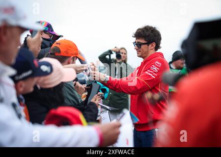 Silverstone, Regno Unito. 5 luglio 2024. Silverstone, Regno Unito. 5 luglio 2024. Silverstone, Regno Unito. 5 luglio 2024. LECLERC Charles (mco), Scuderia Ferrari SF-24, ritratto durante il Gran Premio di Gran Bretagna di Formula 1 Qatar Airways 2024, dodicesima prova del Campionato del mondo di Formula 1 2024 dal 5 al 7 luglio 2024 sul circuito di Silverstone, a Silverstone, Regno Unito crediti: Independent Photo Agency/Alamy Live News Credit: Agenzia fotografica indipendente/Alamy Live News Credit: Agenzia fotografica indipendente/Alamy Live News Foto Stock