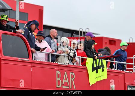 Silverstone, Regno Unito. 5 luglio 2024. Atmosfera circuito - ventole. Formula 1 World Championship, Rd 12, Gran Premio di Gran Bretagna, venerdì 5 luglio 2024. Silverstone, Inghilterra. Crediti: James Moy/Alamy Live News Foto Stock