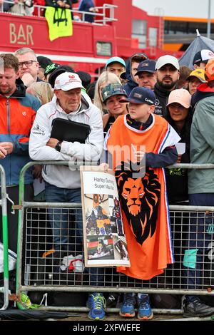 Silverstone, Regno Unito. 5 luglio 2024. Atmosfera circuito - ventole. Formula 1 World Championship, Rd 12, Gran Premio di Gran Bretagna, venerdì 5 luglio 2024. Silverstone, Inghilterra. Crediti: James Moy/Alamy Live News Foto Stock