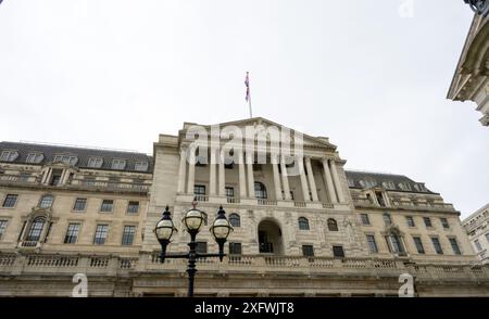 The Bank of England building BoE, Threadneedle Street, London, EC2R 8AH, United Kingdom angled front facade Foto Stock