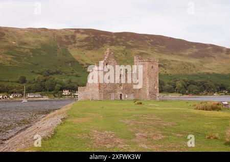 Castello di Lochranza, Isola di Arran. Ripresa con telecamera a pellicola da 35 mm. Foto Stock