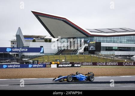 Silverstone, Regno Unito. 5 luglio 2024. Silverstone, Regno Unito. 5 luglio 2024. 12 COLAPINTO Franco (arg), MP Motorsport, Dallara F2 2024, azione durante l'ottavo round del campionato FIA di Formula 2 2024 dal 5 al 7 luglio 2024 sul circuito di Silverstone, a Silverstone, Regno Unito crediti: Independent Photo Agency/Alamy Live News. Agenzia fotografica indipendente/Alamy Live News Foto Stock