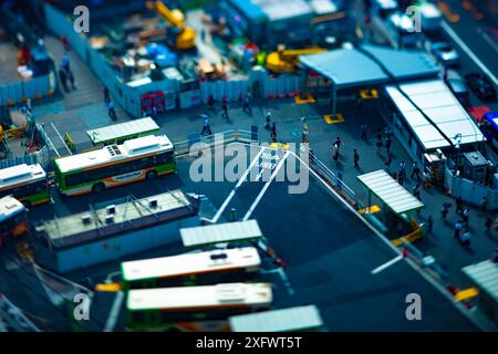 L'autobus rotolano a Shibuya a Tokyo alto angolo tiltshift Foto Stock