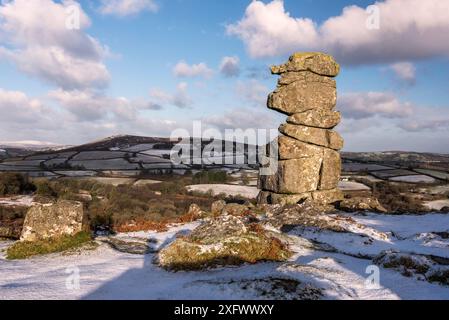 Bowerman's Nose After Snow Falls, Dartmoor National Park, Devon, Regno Unito. Gennaio. Foto Stock