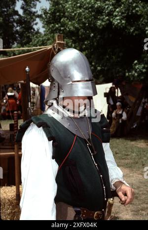 Agoura CA USA 5/1992. Renaissance Pleasure Faire. Rinascimento da 14th a 16th secoli. Giochi, cibo, giostre, cavalieri, costumi meravigliosi, e teatro popolare. Foto Stock