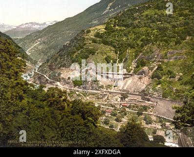 Biaschina, loop in the Road, St. Gotthard Railway, Svizzera, Historisch, digital restaurierte Reproduktion von einer Vorlage aus dem 19. Jahrhundert, data record non dichiarata Foto Stock