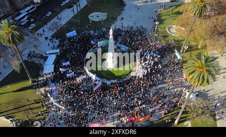 Buenos Aires, Argentina. 4 luglio 2024. Le organizzazioni per i diritti umani organizzano un evento in piazza Plaza de Mayo, per chiedere il rilascio di 5 manifestanti che sono ancora detenuti dal 12 giugno, giorno in cui le basi de Law sono state approvate e sono state forti rivolte tra i manifestanti e la polizia. 4 luglio a Buenos Aires, Argentina (foto di Francisco Loureiro/Sipa USA) credito: SIPA USA/Alamy Live News Foto Stock