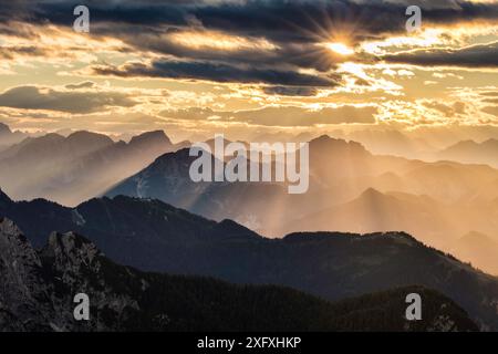 Vista sulle Alpi Giulie da Mangrt, Parco Nazionale del Triglav, Slovenia. Luglio 2016 Foto Stock