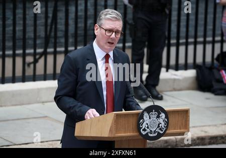 Londra, Regno Unito. 5 luglio 2024. Il leader del lavoro e primo ministro entrante Sir Keir Starmer parla ai media mentre entra al 10 di Downing Street a Londra. (Foto di Fred Duval/SOPA Images/Sipa USA) credito: SIPA USA/Alamy Live News Foto Stock