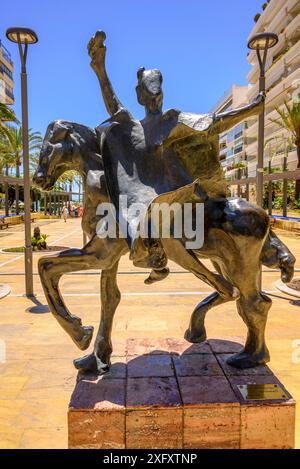 Scultura Salvador Dalì Trajano A Caballo, Esculturas de Dalí, Avenida del Mar, Marbella, Spagna Foto Stock