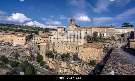 Il borgo medievale di Minerve fu costruito su una roccia. Ultimo rifugio dei catari, uno dei villaggi più belli della Francia (Les Plus beaux Villages de France) Foto Stock