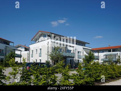 Germania, Baviera, alta Baviera, distretto di Altötting, piccolo complesso residenziale, edificio di appartamenti, attico Foto Stock