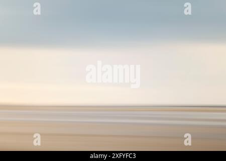 La spiaggia di Romo a novembre, fotografata con lunga esposizione e tecnica di pull. Foto Stock