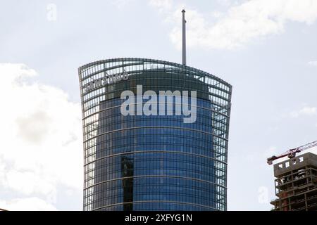 La guglia di Varsavia è un complesso di edifici per uffici neomoderni a Varsavia, Polonia, costruito dallo sviluppatore immobiliare belga Ghelamco Foto Stock