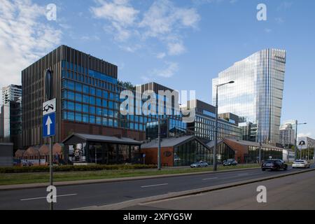 Fabbrica di Norblin - Fabryka Norblina e Mennica Legacy Tower a Varsavia Foto Stock