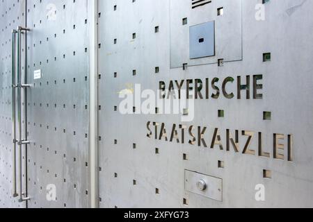 Ingresso principale alla Cancelleria di Stato bavarese di Monaco. La Cancelleria di Stato è il centro del governo in Baviera e la residenza ufficiale del ministro bavarese Presidente. Foto Stock