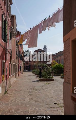 Cortile interno con linea di lavaggio a Murano Foto Stock