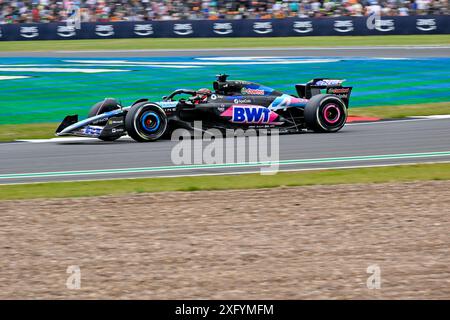 Towcester, Regno Unito. 5 luglio 2024. Esteban Ocon, Alpine, durante la sessione di prove 1 durante il Gran Premio di Gran Bretagna di Formula 1 Qatar Airways a Silverstone, Towcester, Northamptonshire, Regno Unito. Crediti: LFP/Alamy Live News Foto Stock