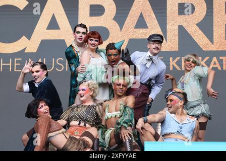 Cabaret al Kit Kat Club che si esibisce al West End Live 2024, a Trafalgar Square, Londra, Regno Unito Foto Stock