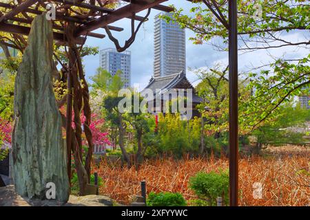 Santuario Daikokutendo nello stagno Shinobazu, Ueno, Taito, Tokyo, Giappone Foto Stock