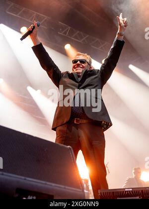 Edimburgo, Regno Unito. 5 luglio 2024. Madness Live al Castello di Edimburgo venerdì 5 luglio 2024 membri della band: Chris Foreman Mike Barson Lee Thompson Graham 'Suggs' McPherson Dan Woodgate Mark Bedford Credit: Alan Rennie/Alamy Live News Foto Stock