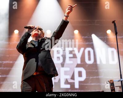 Edimburgo, Regno Unito. 5 luglio 2024. Madness Live al Castello di Edimburgo venerdì 5 luglio 2024 membri della band: Chris Foreman Mike Barson Lee Thompson Graham 'Suggs' McPherson Dan Woodgate Mark Bedford Credit: Alan Rennie/Alamy Live News Foto Stock