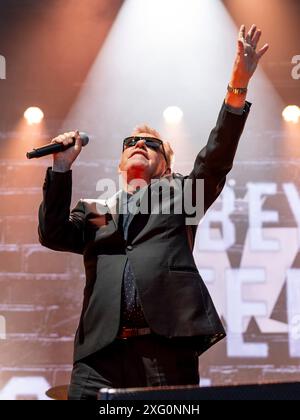 Edimburgo, Regno Unito. 5 luglio 2024. Madness Live al Castello di Edimburgo venerdì 5 luglio 2024 membri della band: Chris Foreman Mike Barson Lee Thompson Graham 'Suggs' McPherson Dan Woodgate Mark Bedford Credit: Alan Rennie/Alamy Live News Foto Stock