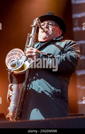 Edimburgo, Regno Unito. 5 luglio 2024. Madness Live al Castello di Edimburgo venerdì 5 luglio 2024 membri della band: Chris Foreman Mike Barson Lee Thompson Graham 'Suggs' McPherson Dan Woodgate Mark Bedford Credit: Alan Rennie/Alamy Live News Foto Stock