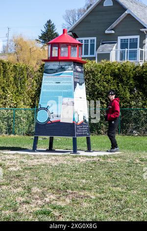 Insegna del piroscafo Etoile su un faro decorato alla banchina di Lotbinière, Quebec, Canada Foto Stock