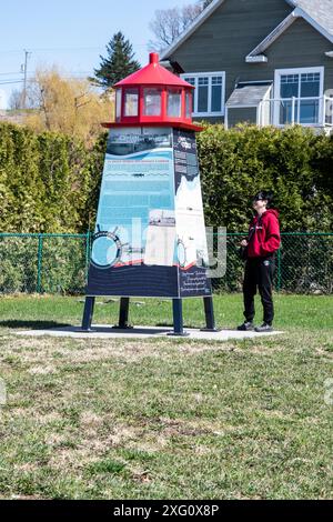 Insegna del piroscafo Etoile su un faro decorato alla banchina di Lotbinière, Quebec, Canada Foto Stock