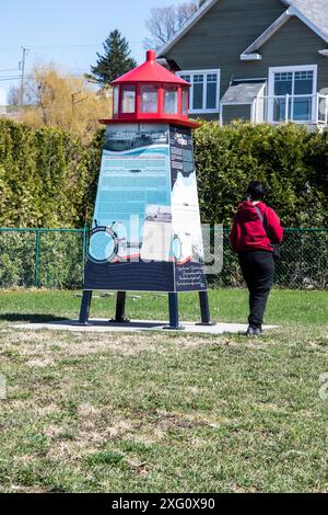 Insegna del piroscafo Etoile su un faro decorato alla banchina di Lotbinière, Quebec, Canada Foto Stock