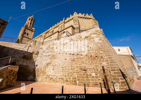 Tela di mura medievali, chiesa di Santa Maria de la Corona, Ejea de los Caballeros, Cinco Villas, Saragozza, Aragona, Spagna Foto Stock