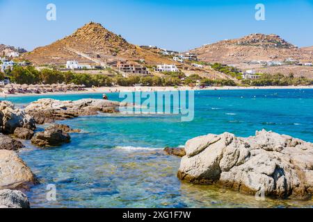 Kalafatis Beach a Mykonos, la Grecia più amata per gli sport acquatici Foto Stock