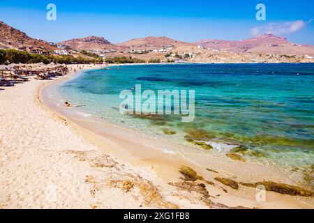 Kalafatis Beach a Mykonos, la Grecia più amata per gli sport acquatici Foto Stock